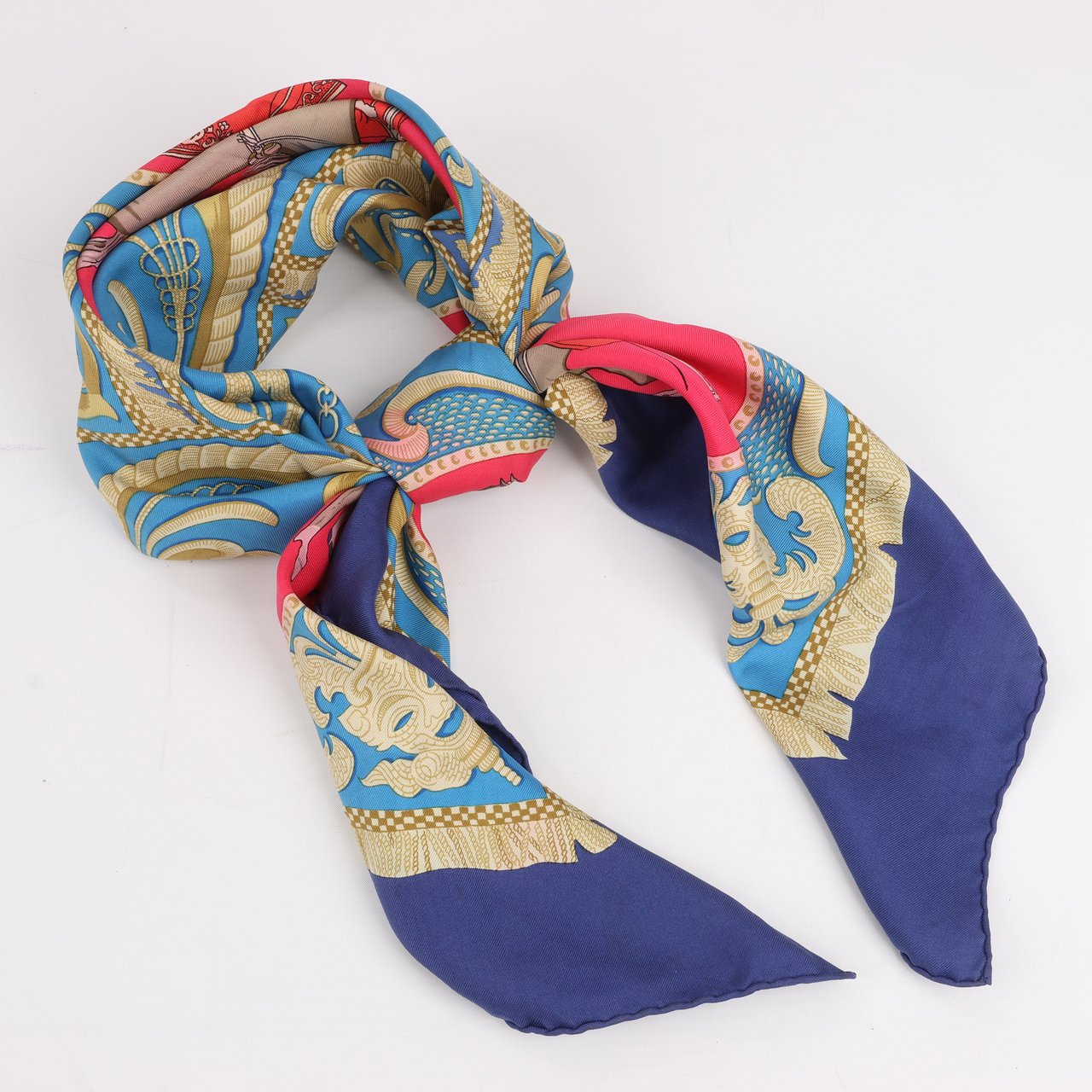 Hermès Hermès Carré 90 "LA PRESENTATION" Silk handkerchief in Navy Blue Divers