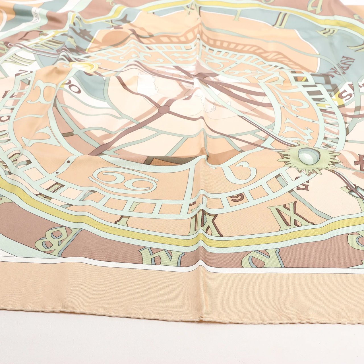 Hermès Hermès Carré 90 "MECANIQUE DU TEMPS" Silk handkerchief in Beige Beige