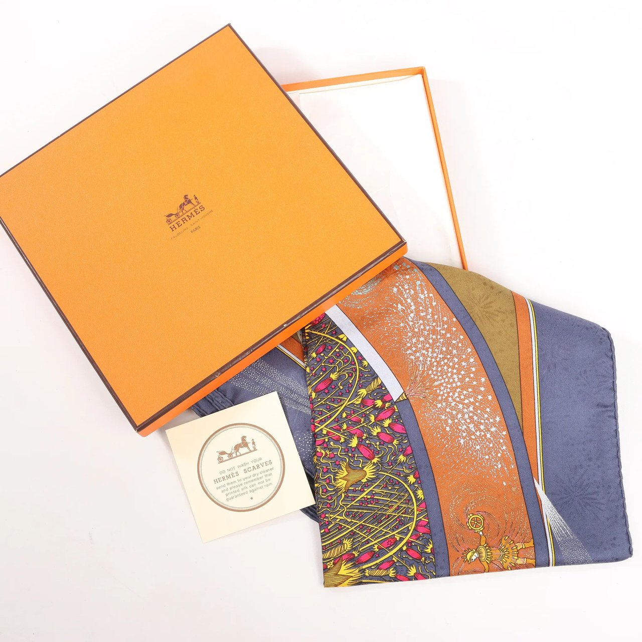 Hermès Hermès Carré 90 "FEUX D’ARTIFICE" Silk handkerchief in Navy Blue x Brown Blauw