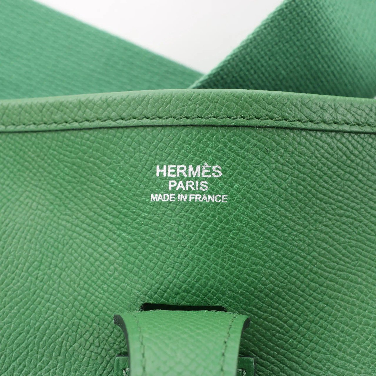 Hermès Hermes Evelyn 1 PM Epsom Leather Shoulder Bag in Green, □N Divers