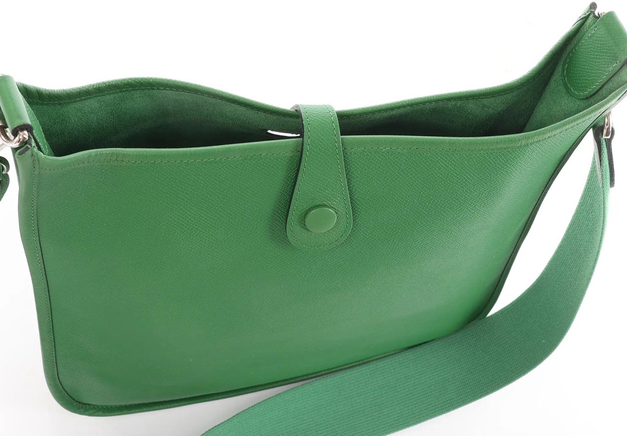 Hermès Hermes Evelyn 1 PM Epsom Leather Shoulder Bag in Green, □N Divers
