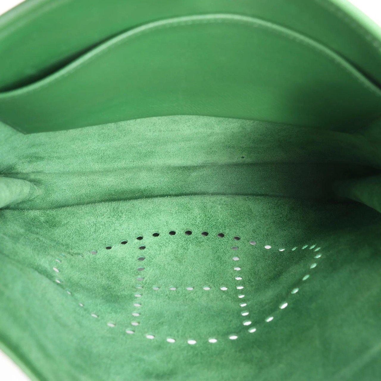 Hermès Hermes Evelyn 1 PM Epsom Leather Shoulder Bag in Green, □N Divers