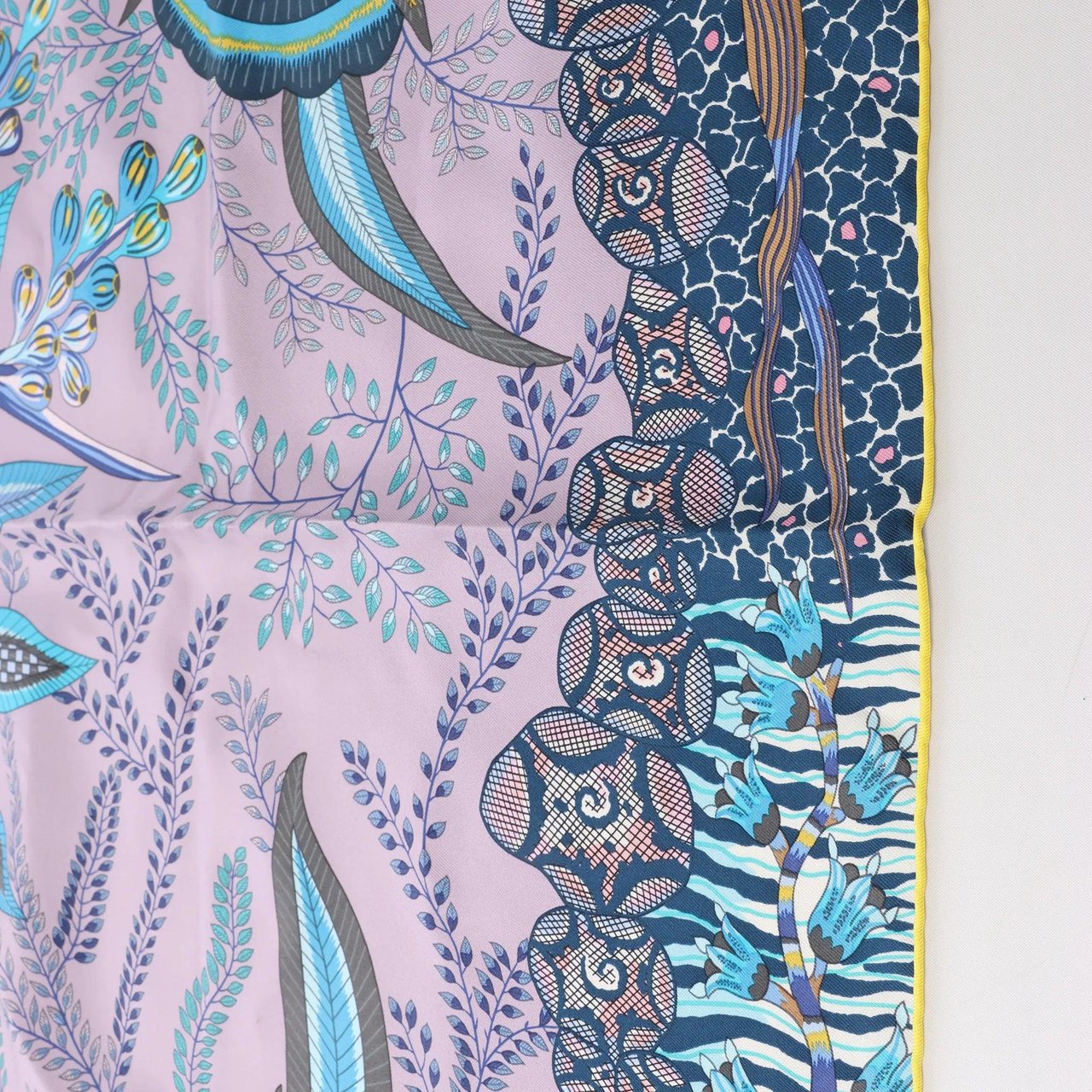 Hermès Hermès Carré 90 "FLOWERS OF SOUTH AFRICA" Silk handkerchief in Purple x Blue Blauw