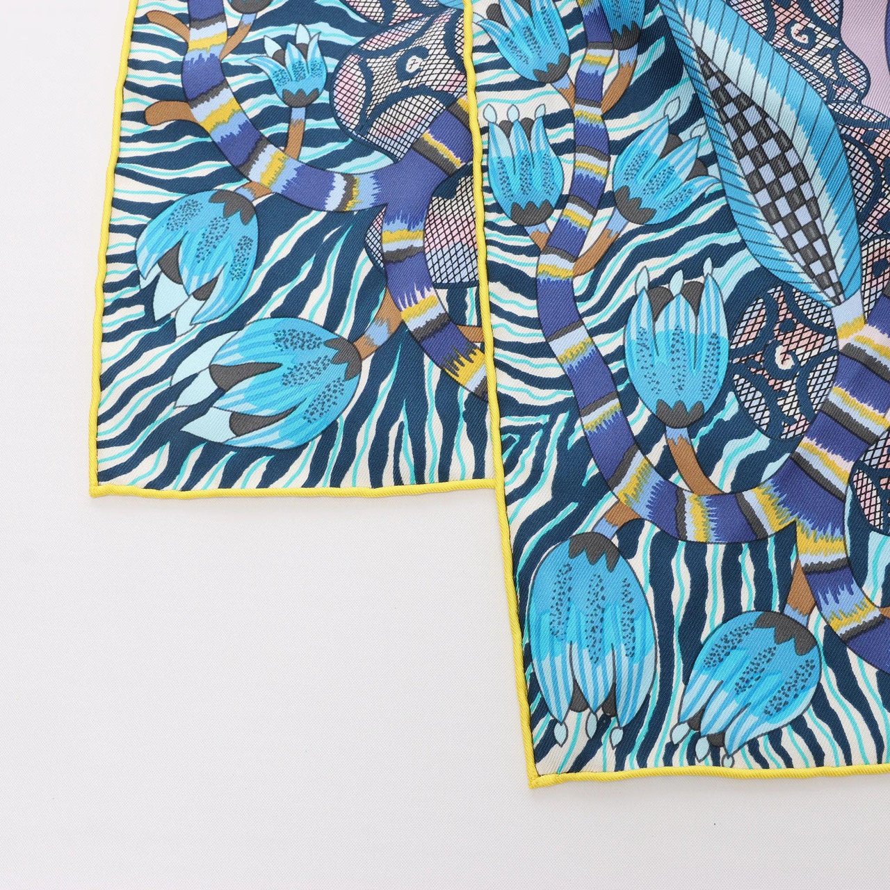 Hermès Hermès Carré 90 "FLOWERS OF SOUTH AFRICA" Silk handkerchief in Purple x Blue Blauw