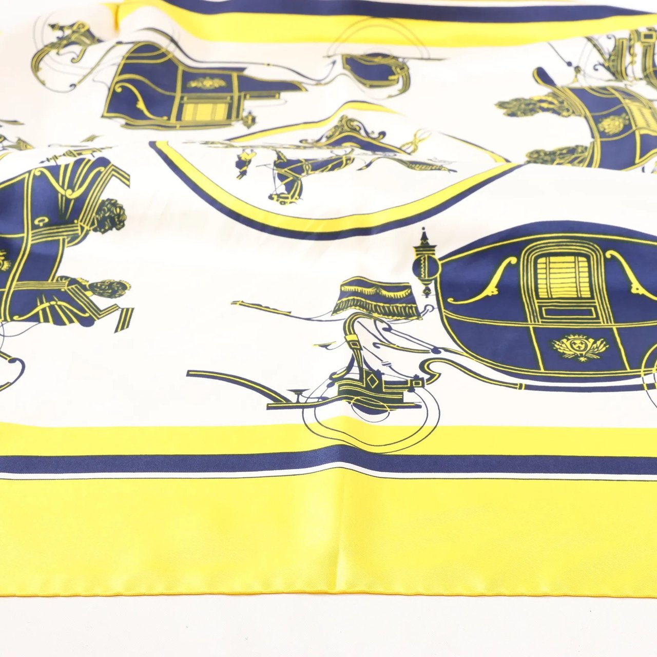 Hermès Hermès Carré 90 "ATTELAGE EN ARBALETE" Silk handkerchief in Yellow Divers
