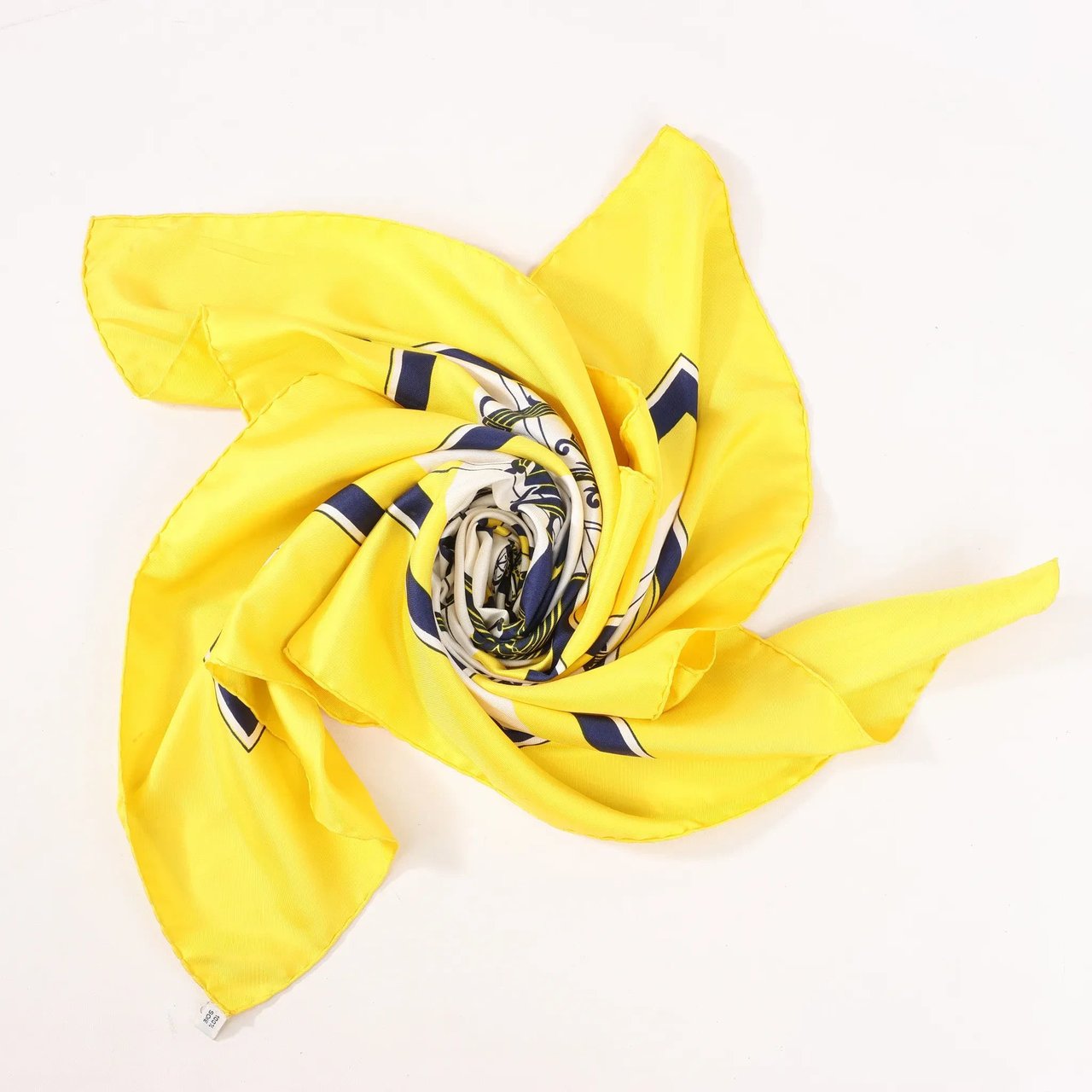 Hermès Hermès Carré 90 "ATTELAGE EN ARBALETE" Silk handkerchief in Yellow Divers