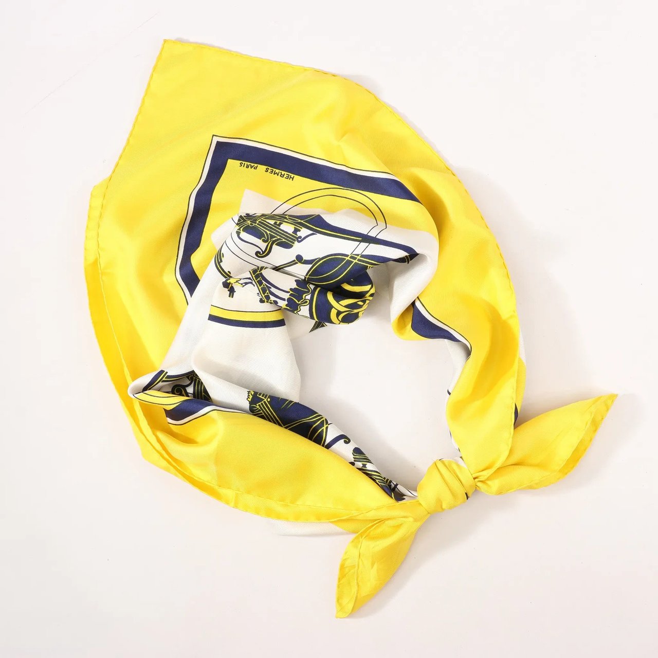 Hermès Hermès Carré 90 "ATTELAGE EN ARBALETE" Silk handkerchief in Yellow Divers