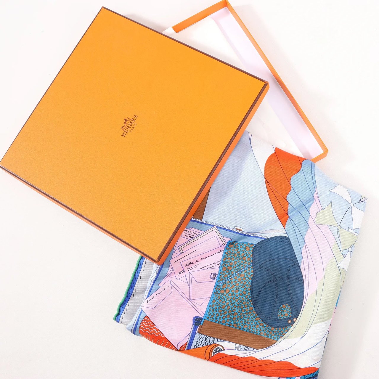 Hermès Hermès Carré 90 "BAGAGE A MAIN" Silk handkerchief in Blue Divers