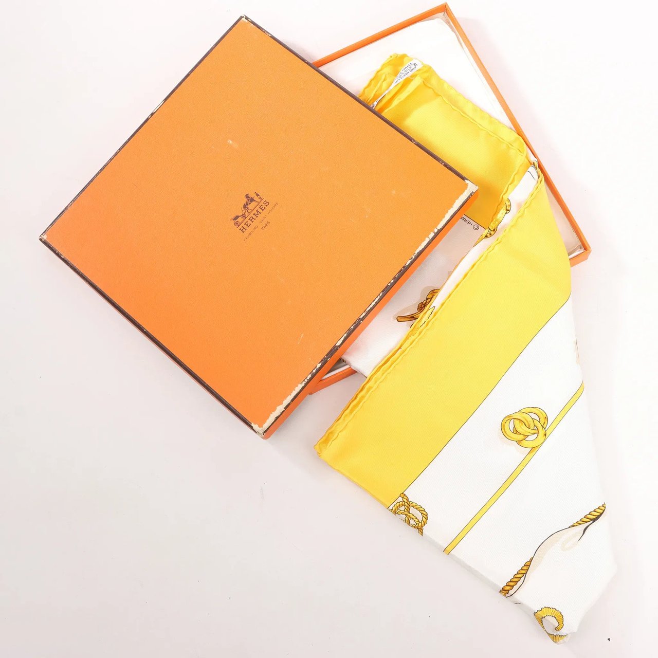 Hermès Hermès Carré 90 "Clips" Silk handkerchief in Yellow Divers