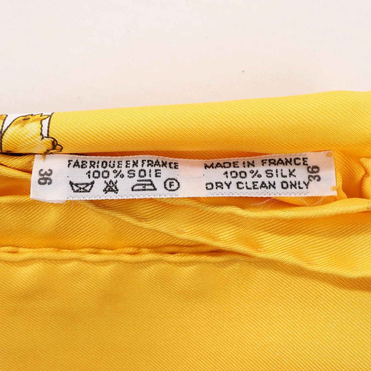 Hermès Hermès Carré 90 "Clips" Silk handkerchief in Yellow Divers