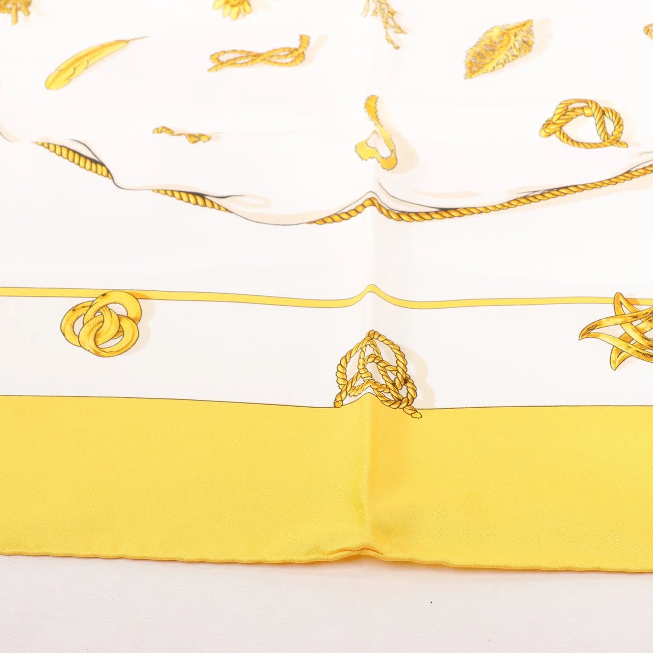 Hermès Hermès Carré 90 "Clips" Silk handkerchief in Yellow Divers