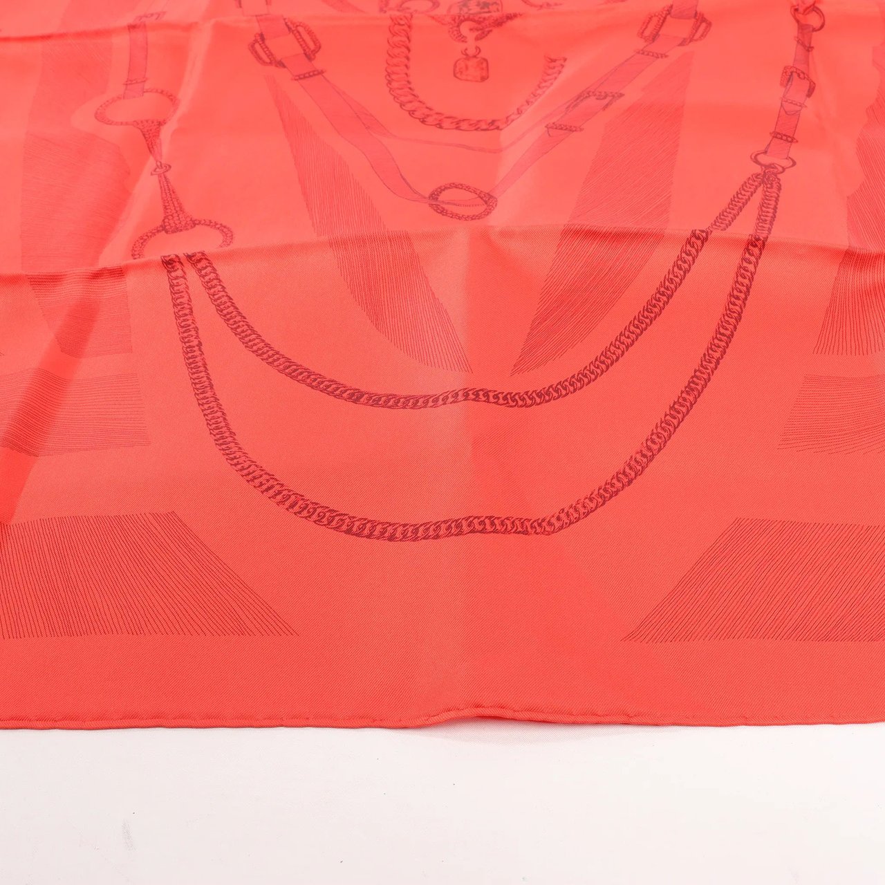 Hermès Hermès Carré 90 "ETVDE POVR VNE PARVRE DE GALA" Silk handkerchief in Red Rood