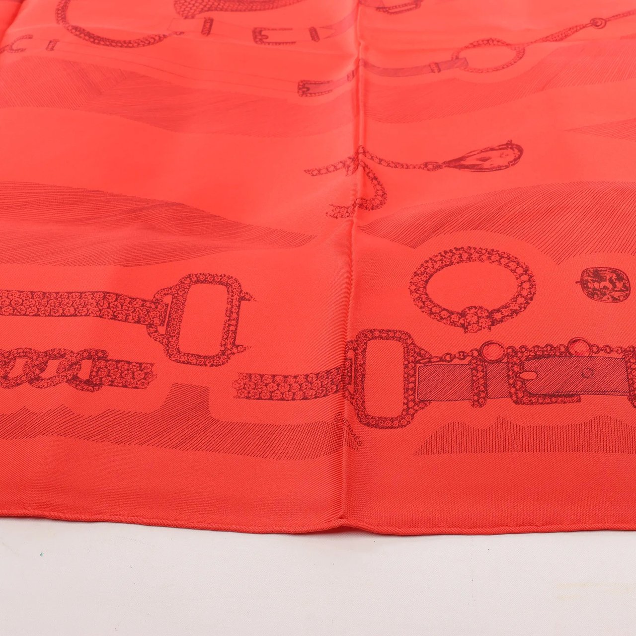 Hermès Hermès Carré 90 "ETVDE POVR VNE PARVRE DE GALA" Silk handkerchief in Red Rood