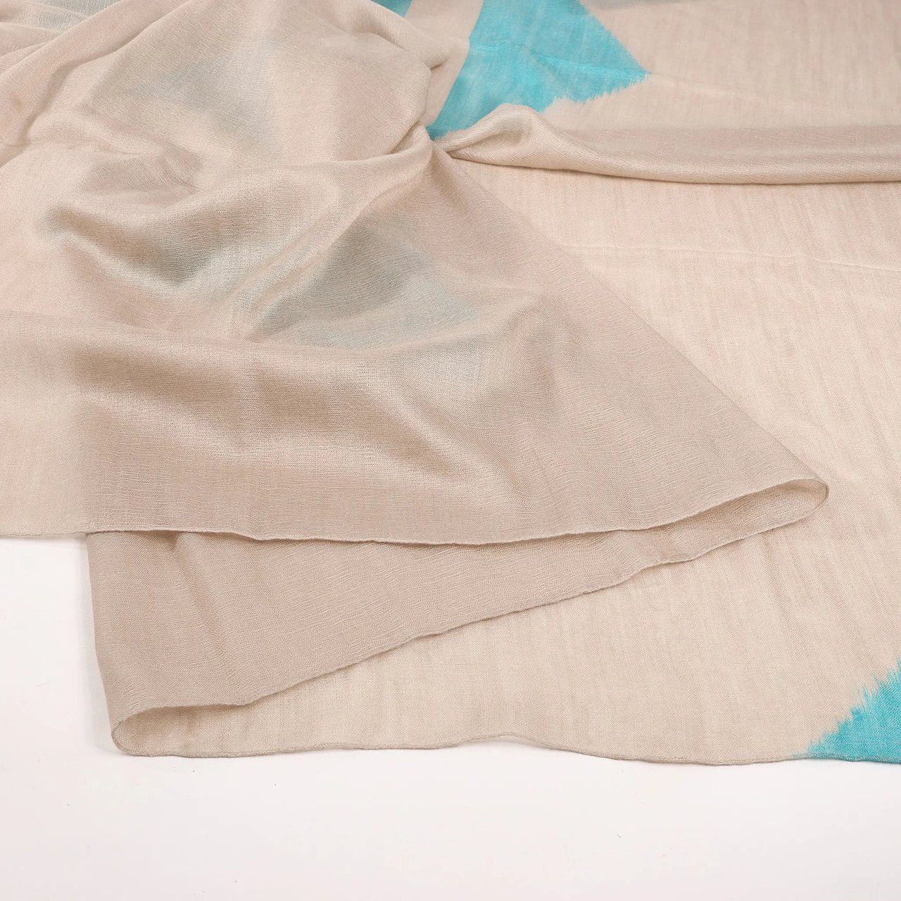 Hermès Hermès Carré Géant "Calégé amplume HIKAT" Cashmere & Silk handkerchief in Beige x Green Beige