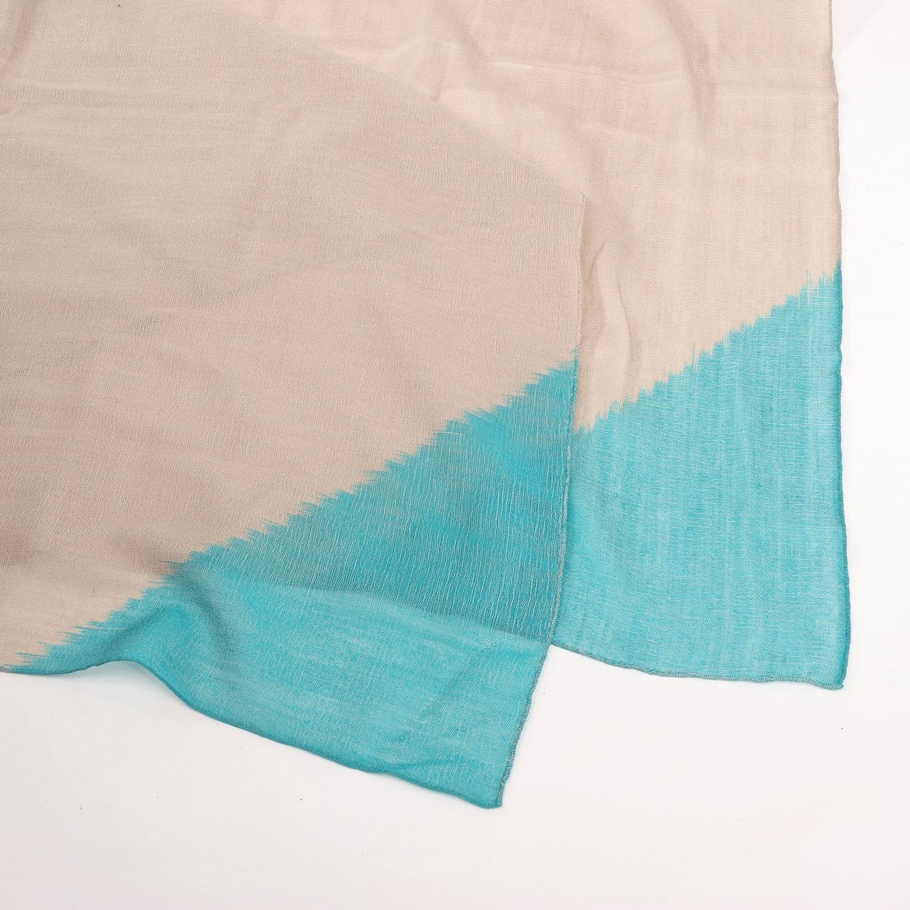 Hermès Hermès Carré Géant "Calégé amplume HIKAT" Cashmere & Silk handkerchief in Beige x Green Beige