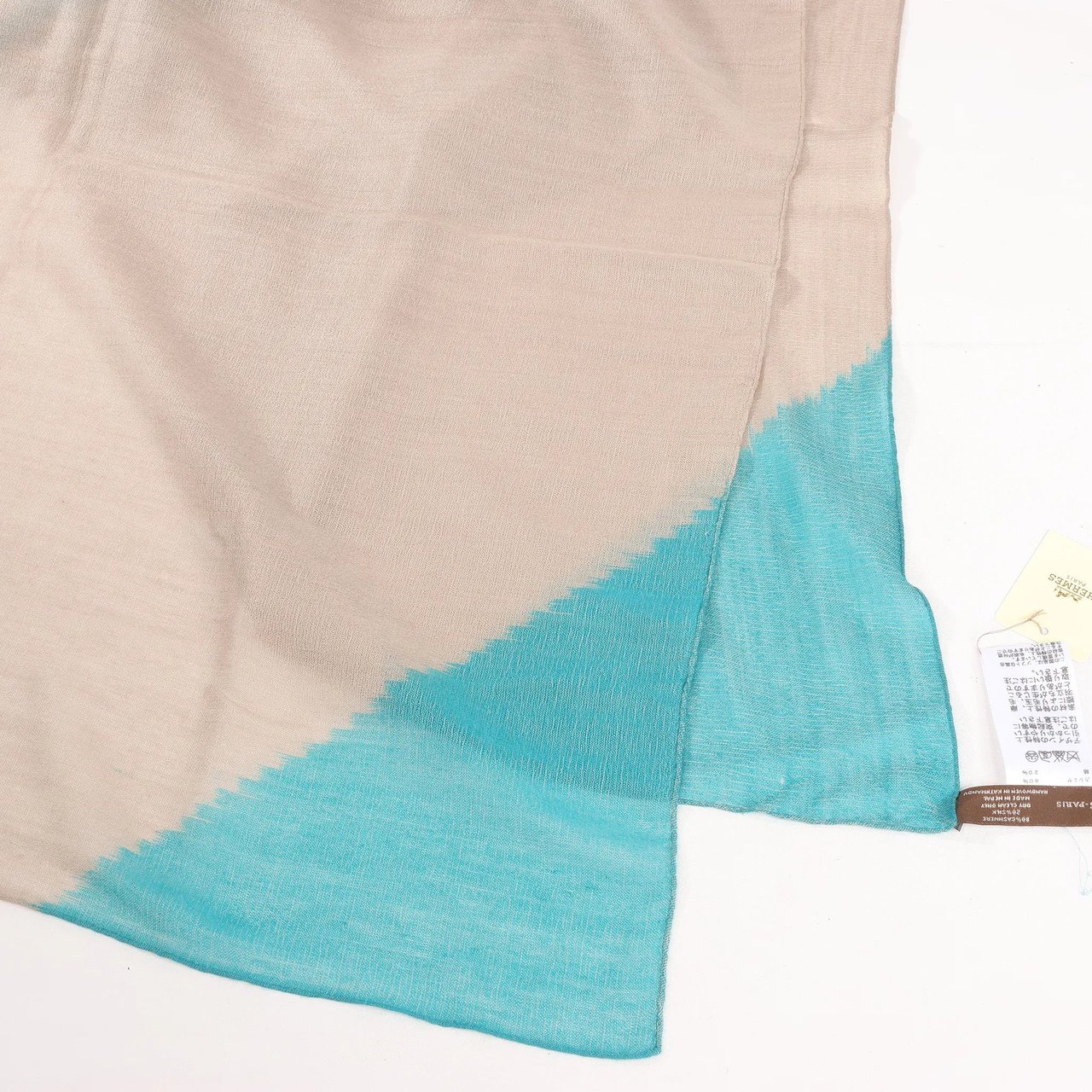 Hermès Hermès Carré Géant "Calégé amplume HIKAT" Cashmere & Silk handkerchief in Beige x Green Beige