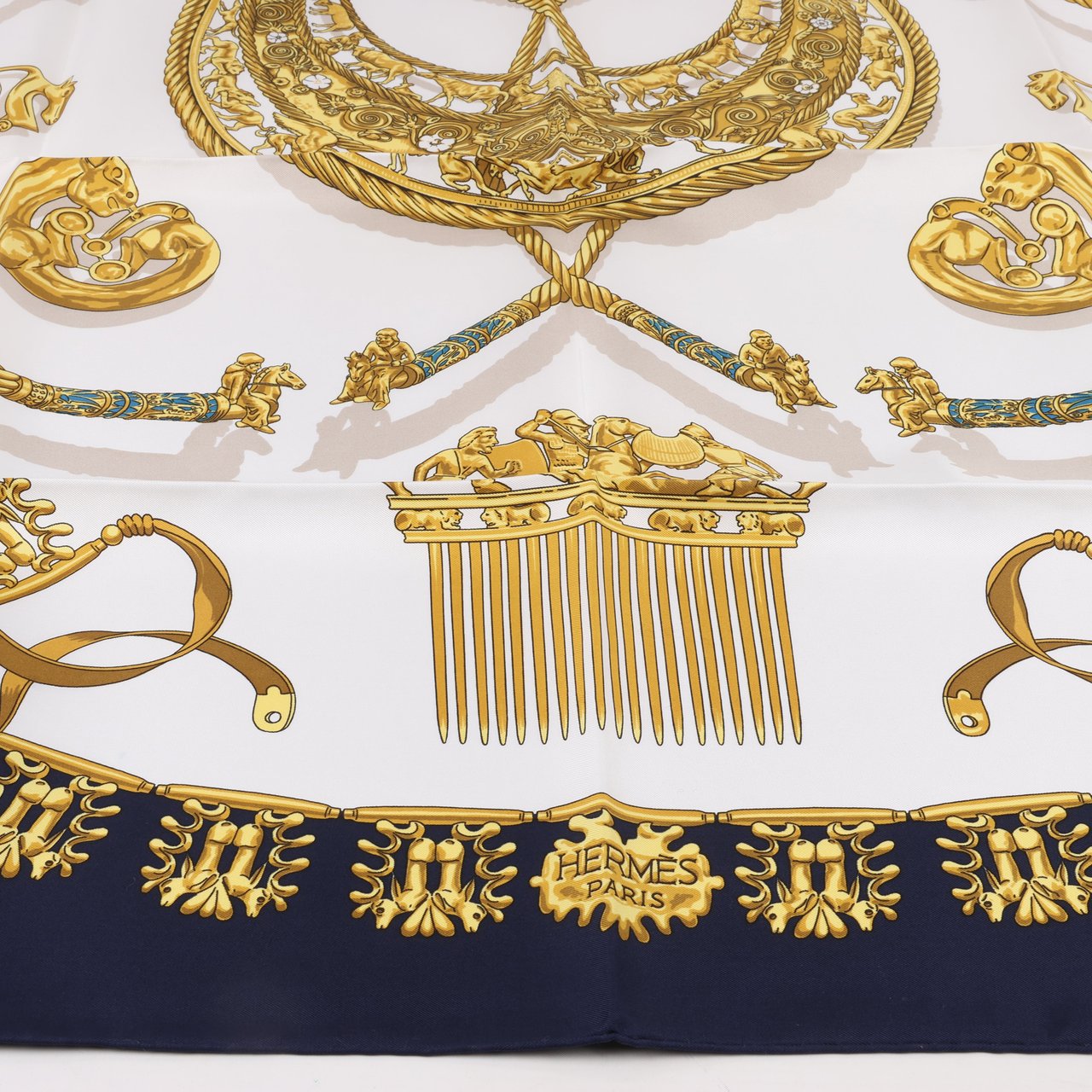 Hermès Hermès Carré 90 "LES CAVALIERS D'OR" Silk handkerchief in Navy Blue Divers