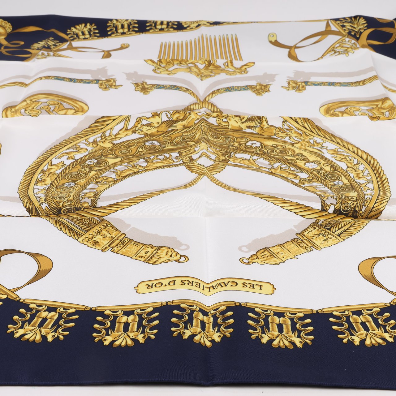 Hermès Hermès Carré 90 "LES CAVALIERS D'OR" Silk handkerchief in Navy Blue Divers