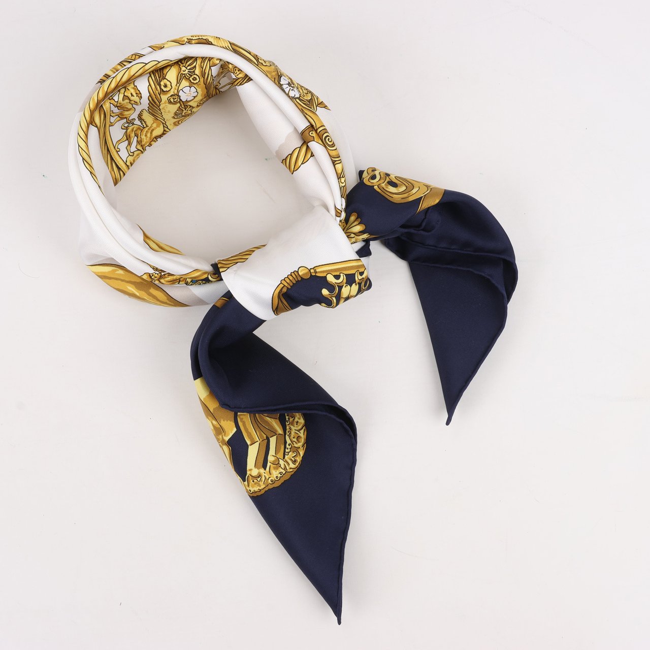 Hermès Hermès Carré 90 "LES CAVALIERS D'OR" Silk handkerchief in Navy Blue Divers