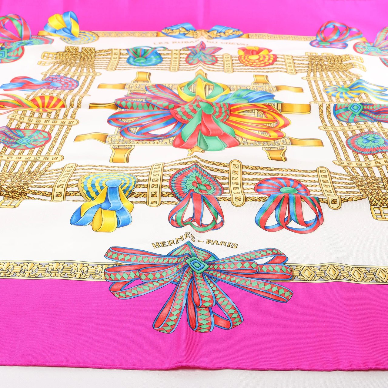Hermès Hermès Carré 90 "LES RUBANS DU CHEVAL" Silk handkerchief in Pink Divers
