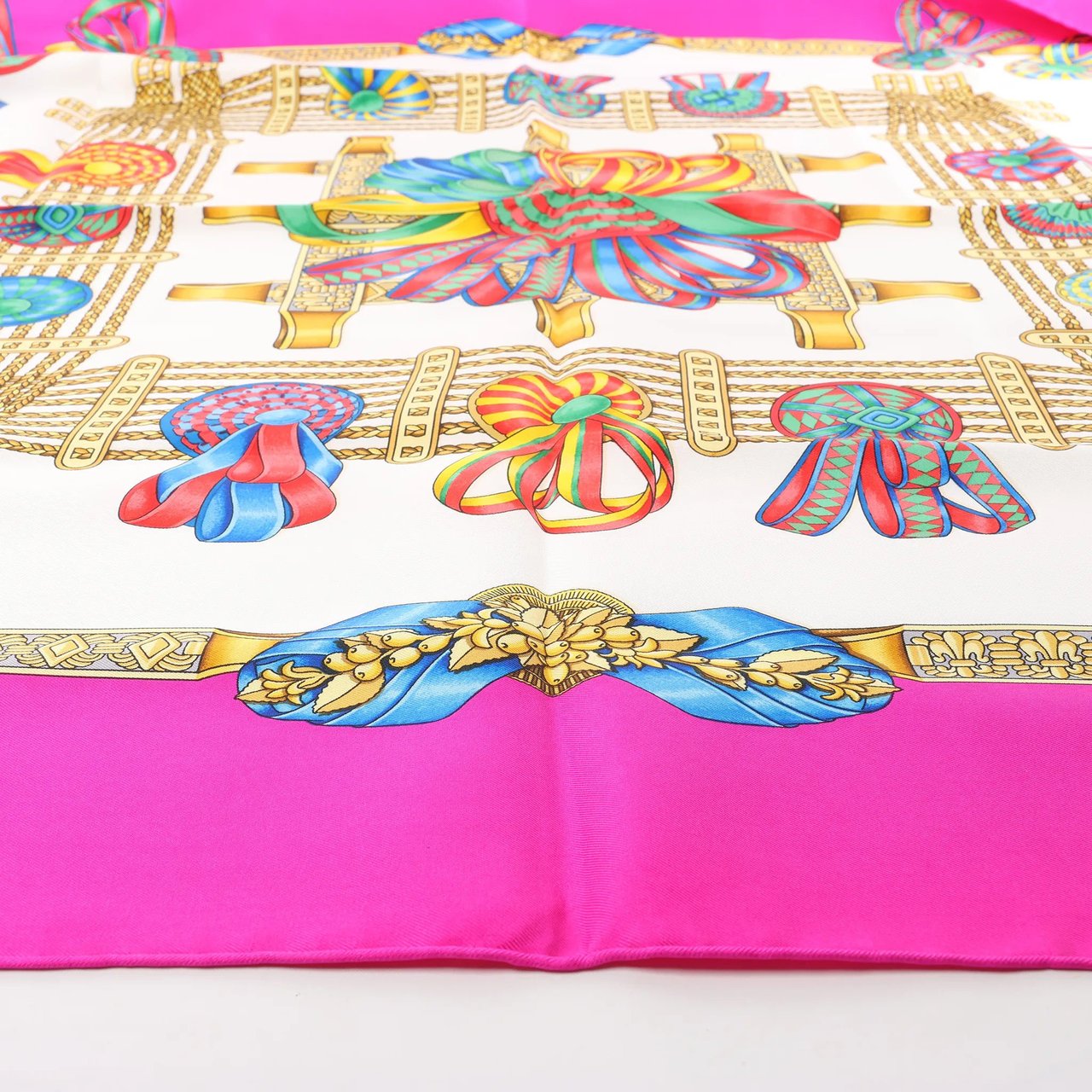Hermès Hermès Carré 90 "LES RUBANS DU CHEVAL" Silk handkerchief in Pink Divers