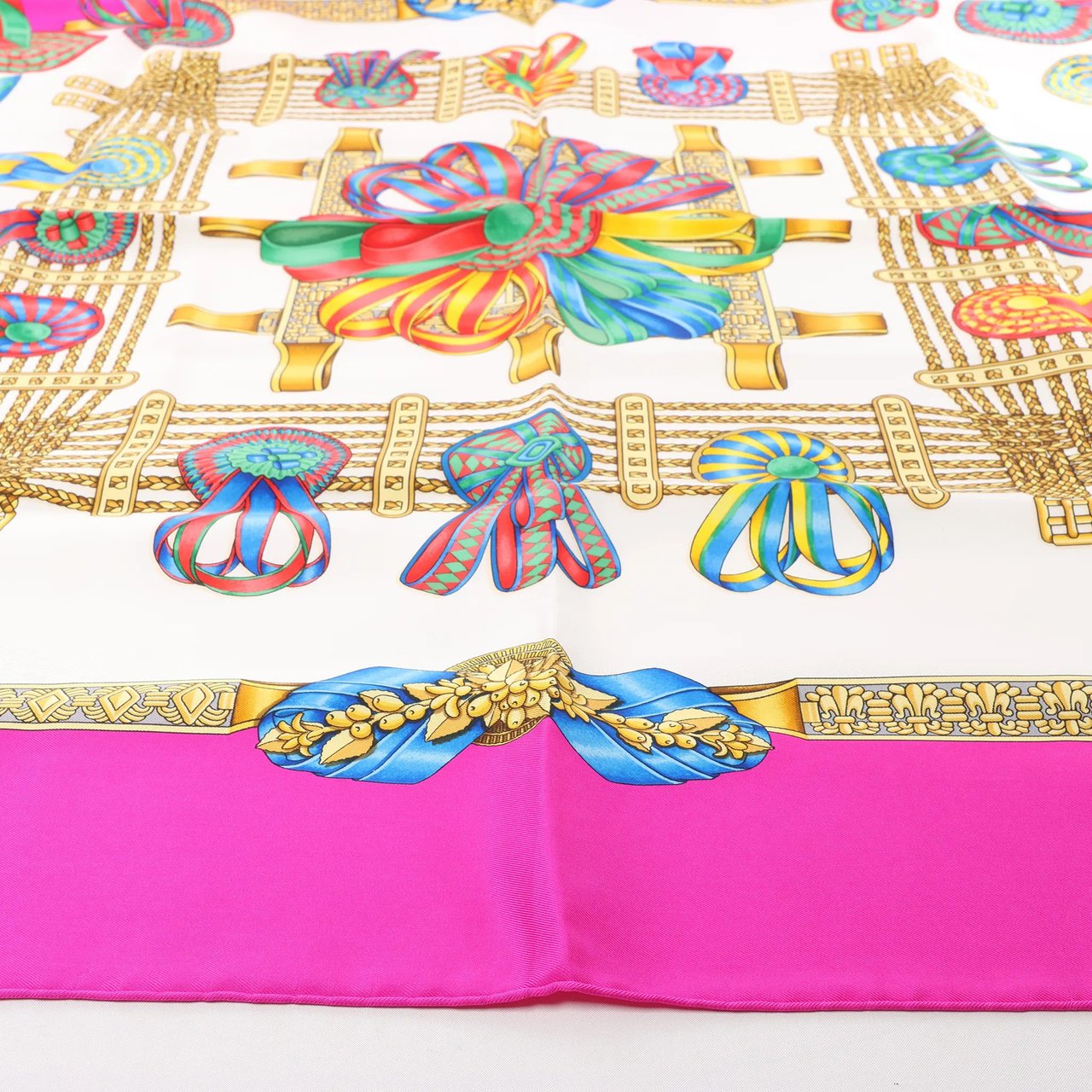 Hermès Hermès Carré 90 "LES RUBANS DU CHEVAL" Silk handkerchief in Pink Divers