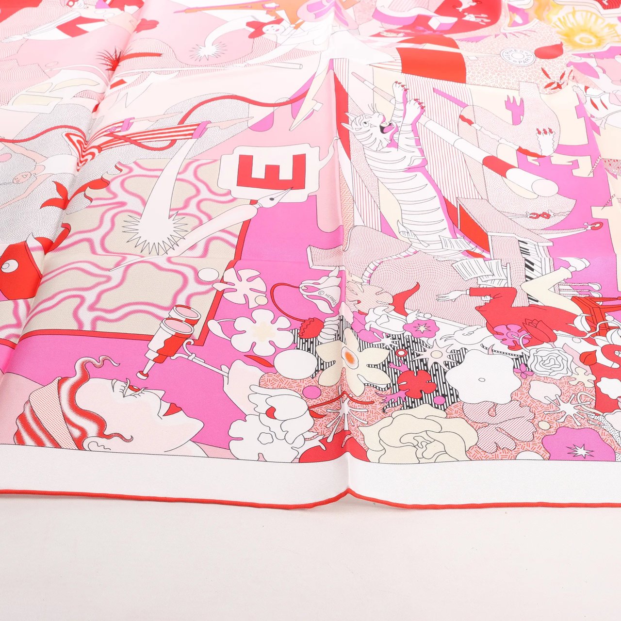 Hermès Carré 90 "CA DECOIFFE" Silk handkerchief in Pink Divers