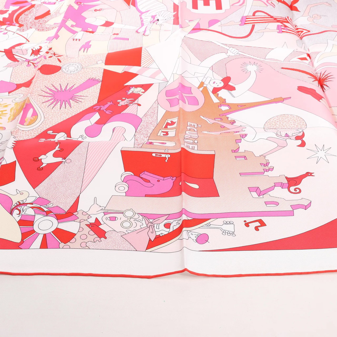 Hermès Carré 90 "CA DECOIFFE" Silk handkerchief in Pink Divers