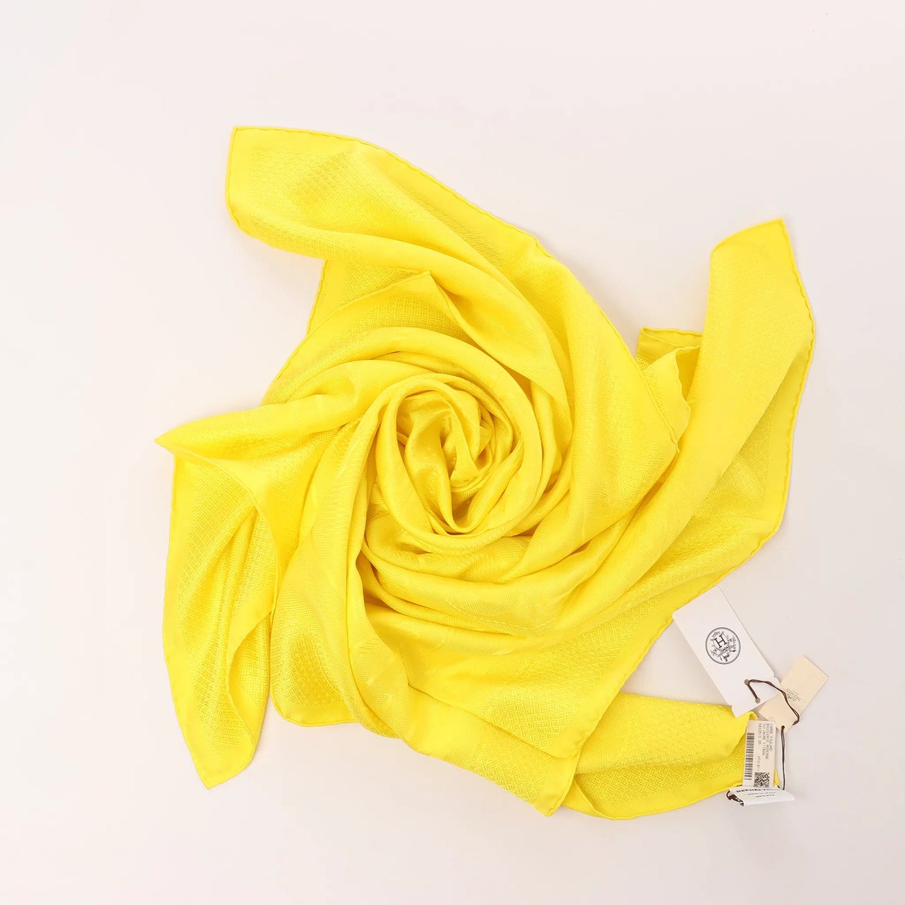 Hermès Carré 90 "BOVCLERIE MODERNE" Silk handkerchief in Yellow Geel
