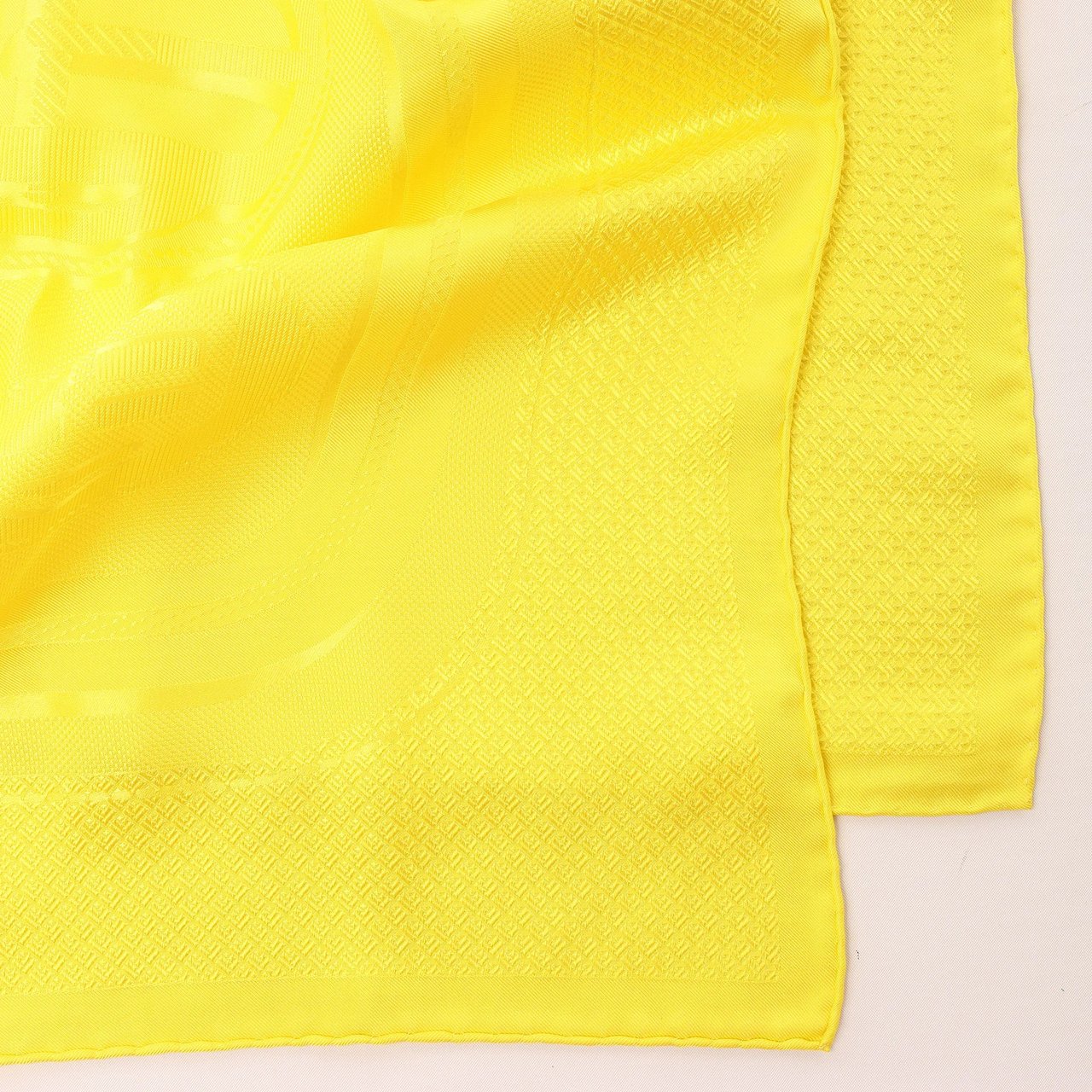 Hermès Carré 90 "BOVCLERIE MODERNE" Silk handkerchief in Yellow Geel