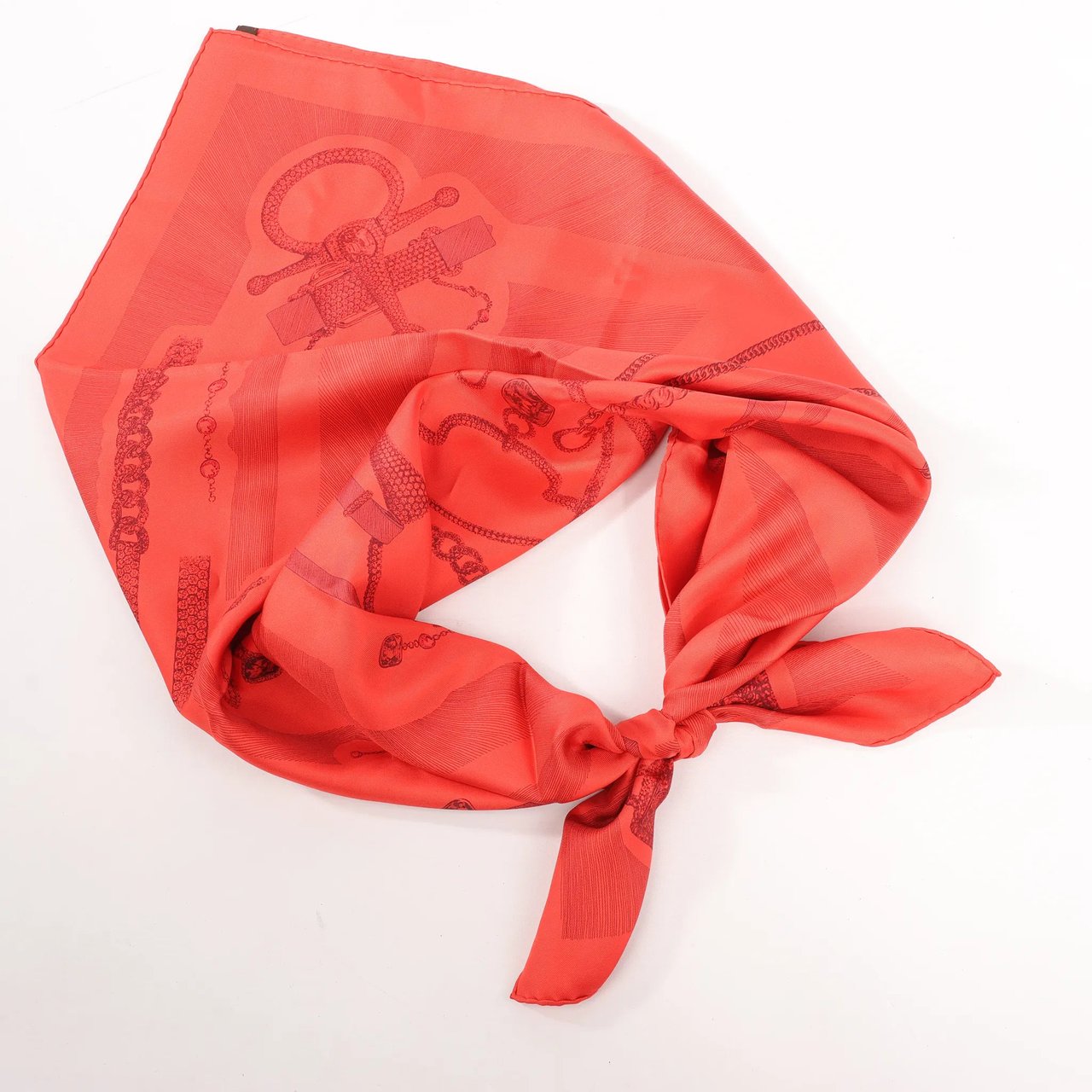Hermès Carré 90 "ETVDE POVR VNE PARVRE DE GALA" Silk handkerchief in Red Rood