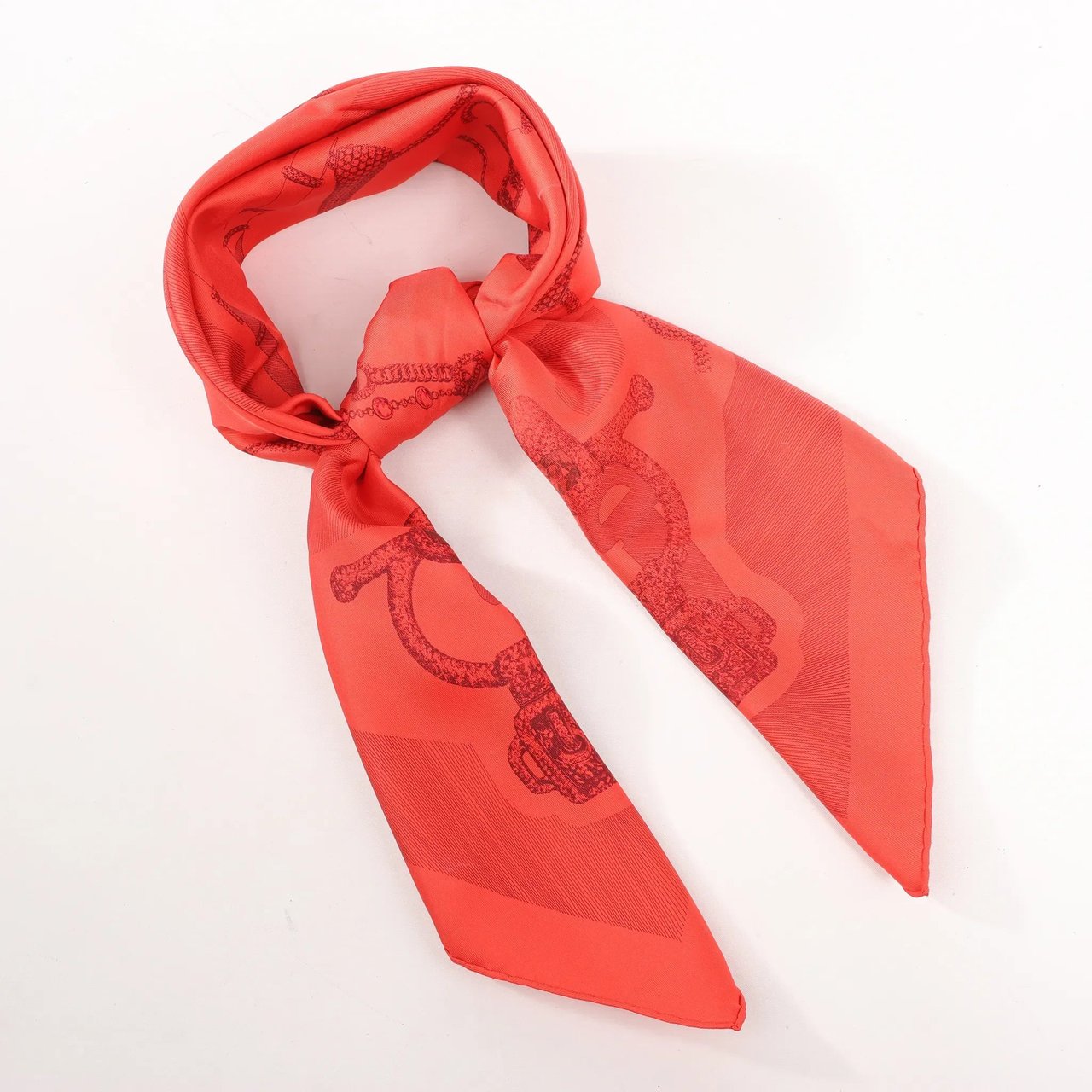 Hermès Carré 90 "ETVDE POVR VNE PARVRE DE GALA" Silk handkerchief in Red Rood