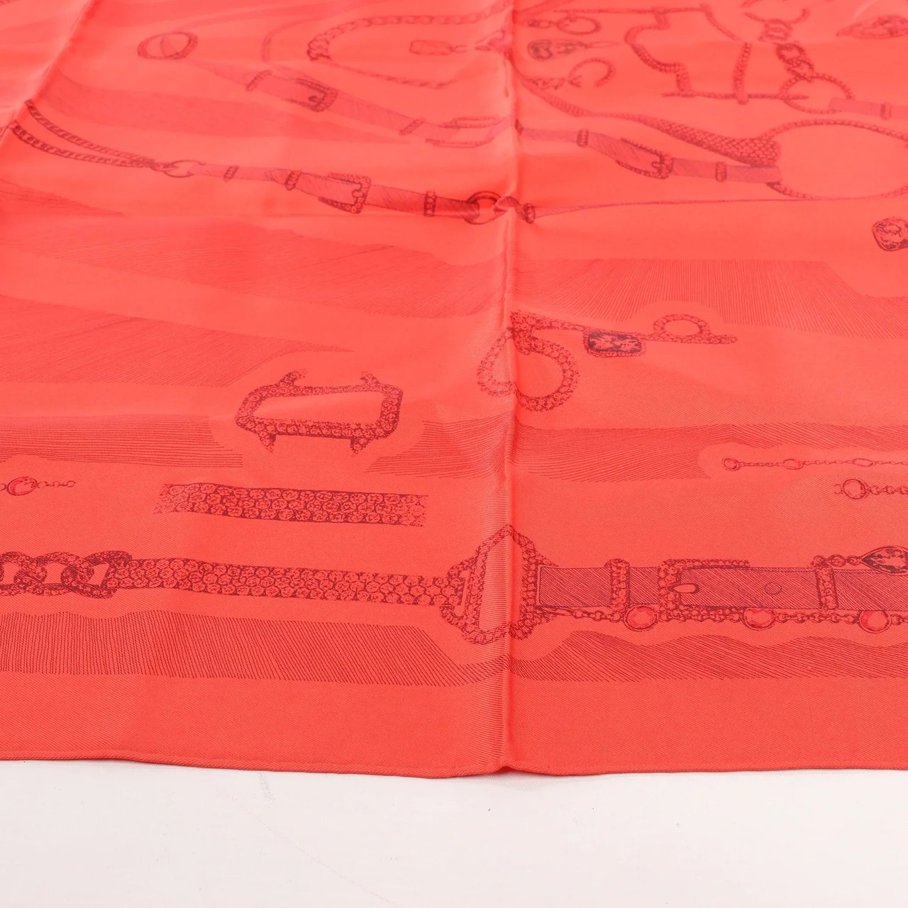 Hermès Carré 90 "ETVDE POVR VNE PARVRE DE GALA" Silk handkerchief in Red Rood