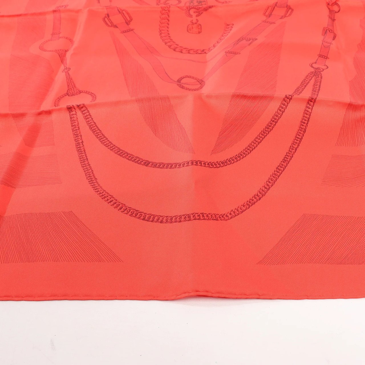 Hermès Carré 90 "ETVDE POVR VNE PARVRE DE GALA" Silk handkerchief in Red Rood