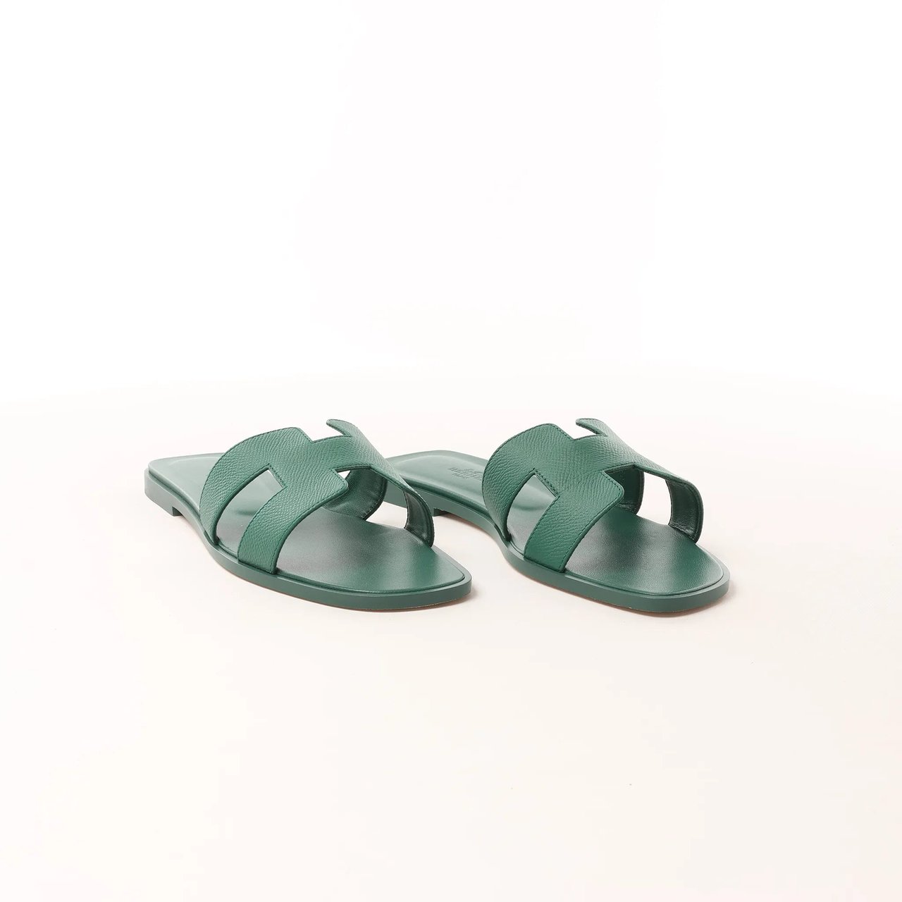Hermès HERMES Oran Epsom Leather Sandals in Vert Cactus Green, Size 39 EU Groen