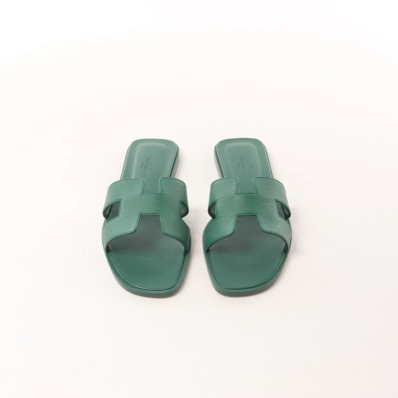 Hermès HERMES Oran Epsom Leather Sandals in Vert Cactus Green, Size 39 EU Groen