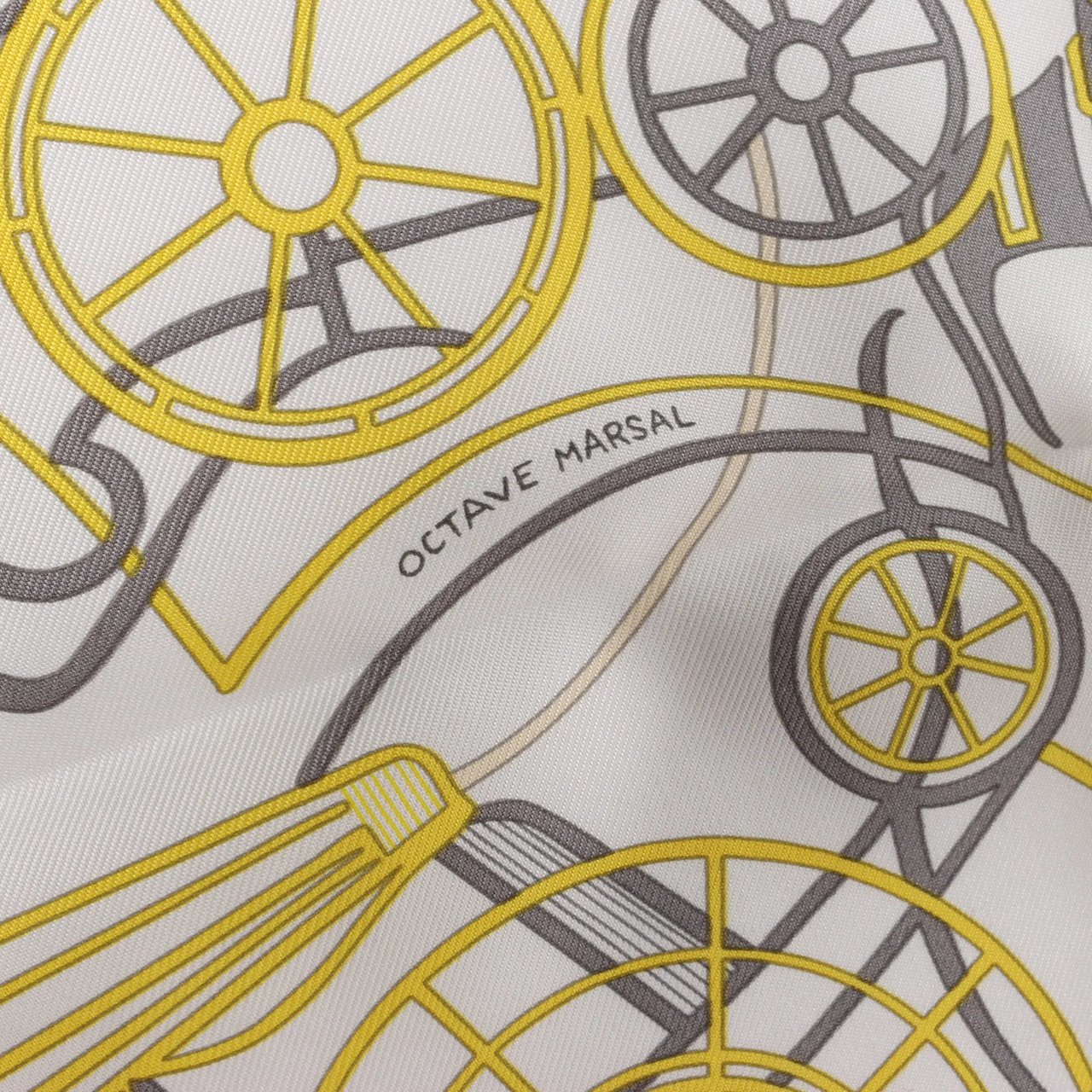 Hermès Carré 90 "COMPLICATION EQUESTR" Silk handkerchief in Gray x Yellow Divers