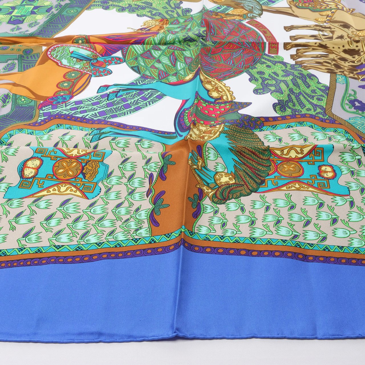Hermès Hermès Carré 90 "Art des Steppes" Silk handkerchief in Blue Blauw