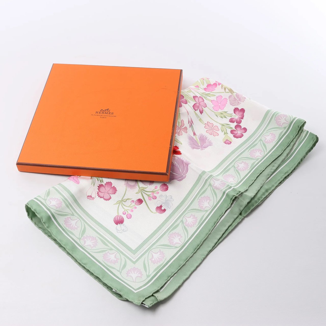 Hermès Hermès Carré 90 "OEillets sauvages" Silk handkerchief in Green Divers