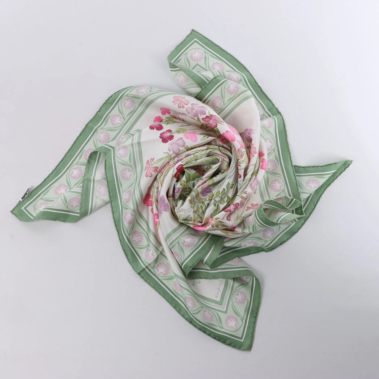Hermès Hermès Carré 90 "OEillets sauvages" Silk handkerchief in Green Divers