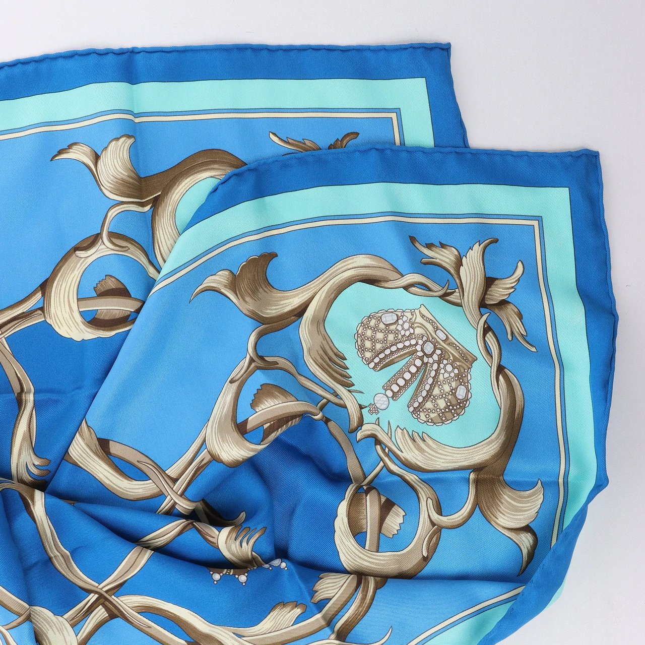 Hermès Hermès Carré 70 "Couronnes Crown" Silk handkerchief in Blue Blauw