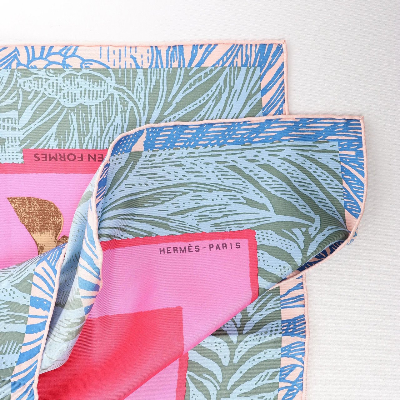 Hermès Carré 90 "CAVALIER EN FORMES" Silk handkerchief in Blue x Pink Divers