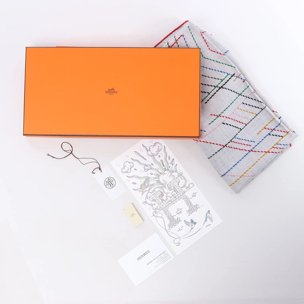 Hermès Carré Géant "PIQUE SELLIER" Cashmere & Silk Scarf in Gray Grijs