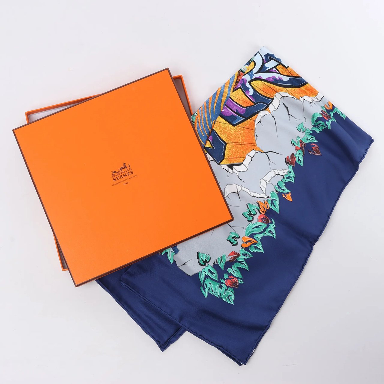 Hermès Hermès Carré 90 "THE ALFEE AUBE" Silk handkerchief in Navy Blue Navy
