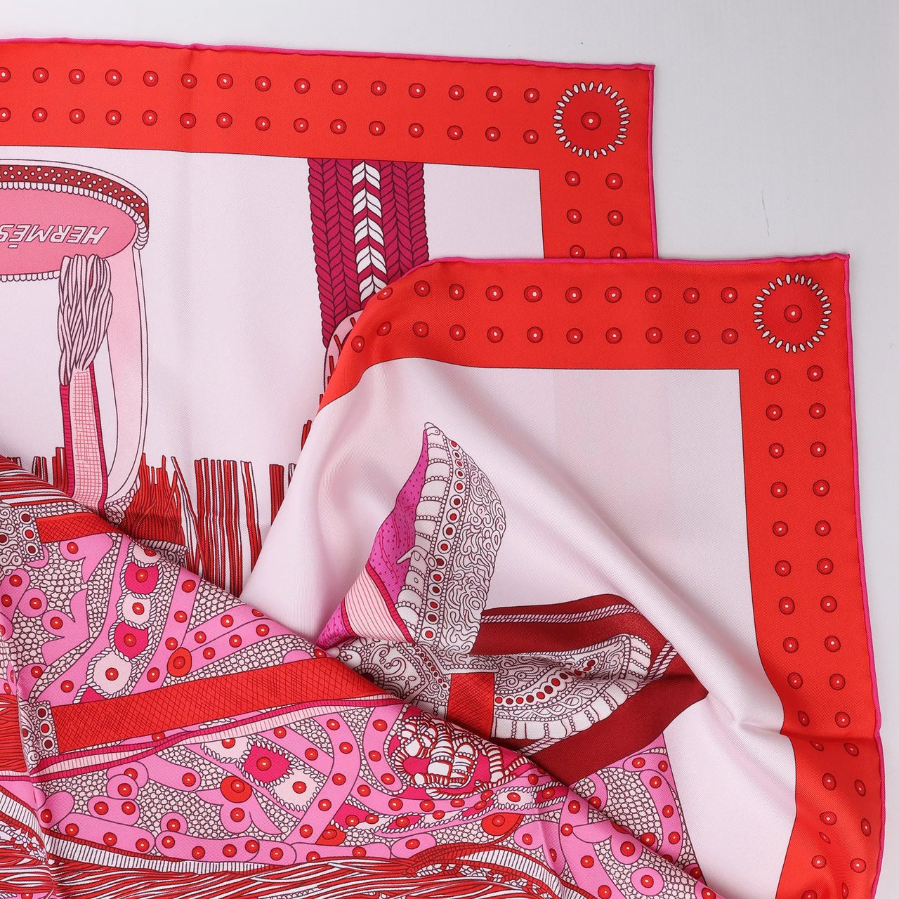 Hermès Carré 90 "SELLE DE DIGNITAIRE" Silk handkerchief in Pink Roze