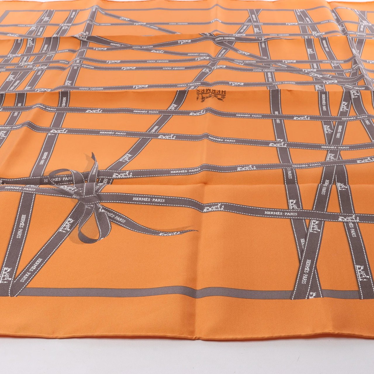Hermès Hermès Carré 90 "Bolduc Ribbon" Silk handkerchief in Orange Oranje