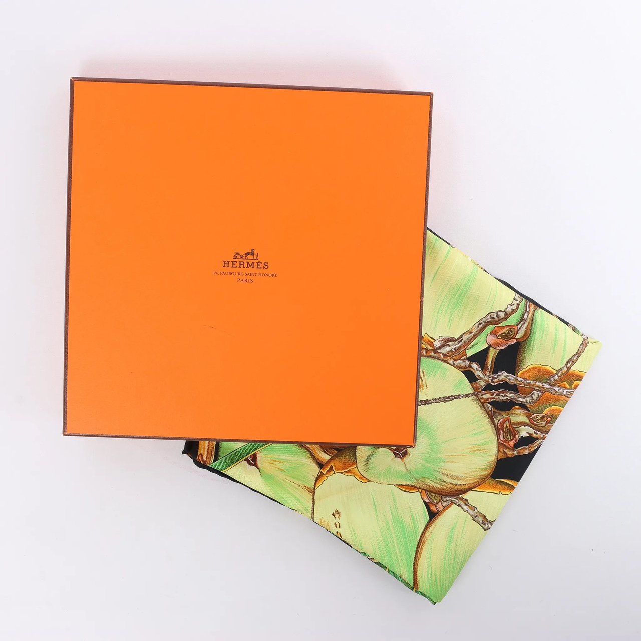Hermès Hermès Carré 90 "Nouvelle Coledonie" Silk handkerchief in Black x Green Divers