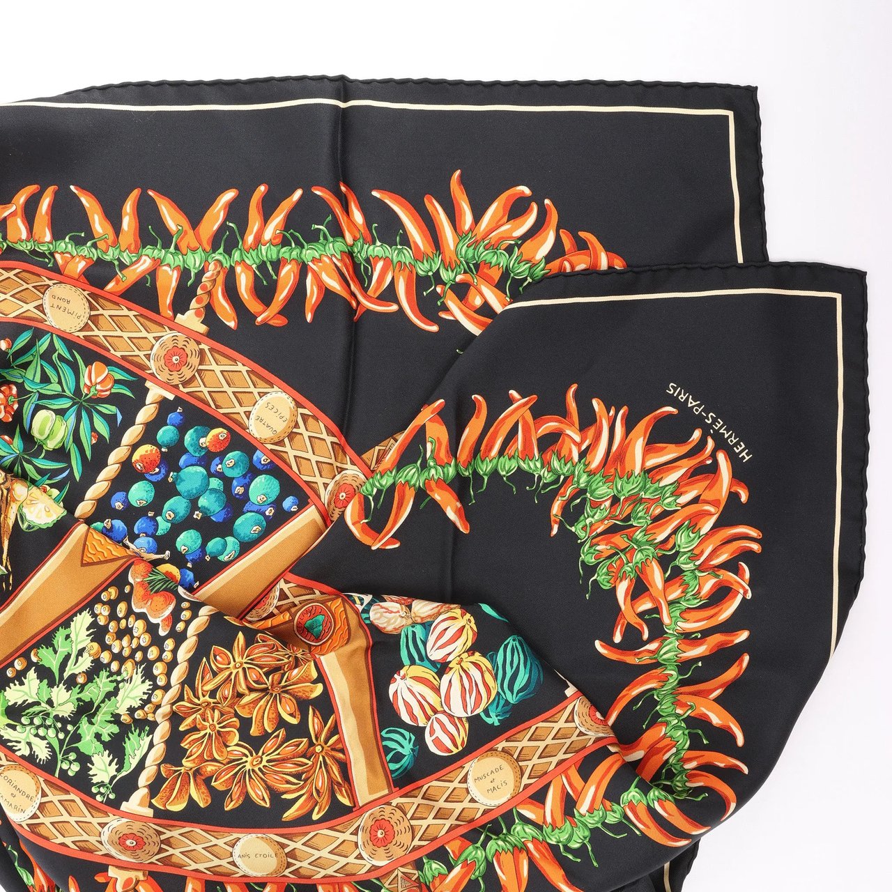 Hermès Hermès Carré 90 "AUX PAYS DES EPICES" Silk handkerchief in Black Divers