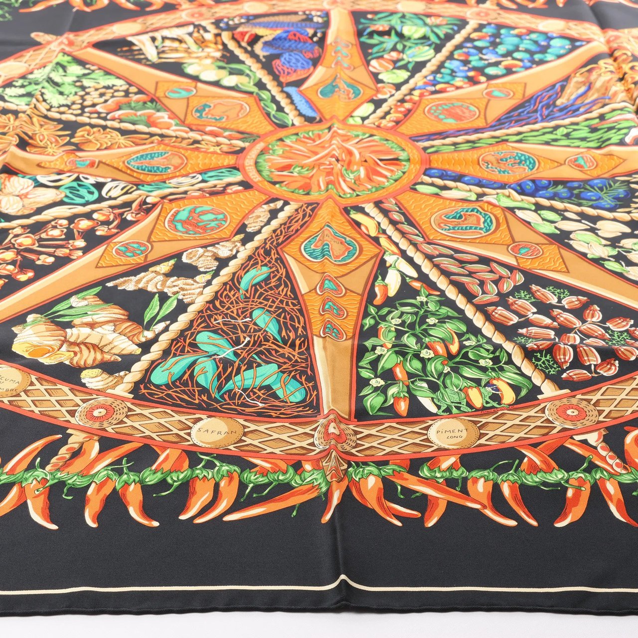 Hermès Hermès Carré 90 "AUX PAYS DES EPICES" Silk handkerchief in Black Divers