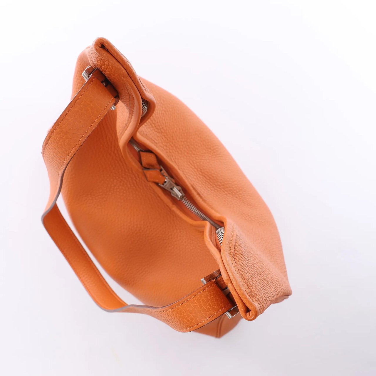Hermès HERMES Massai PM Taurillon Clemence Leather Shoulder Bag in Orange □J: 2006 Oranje
